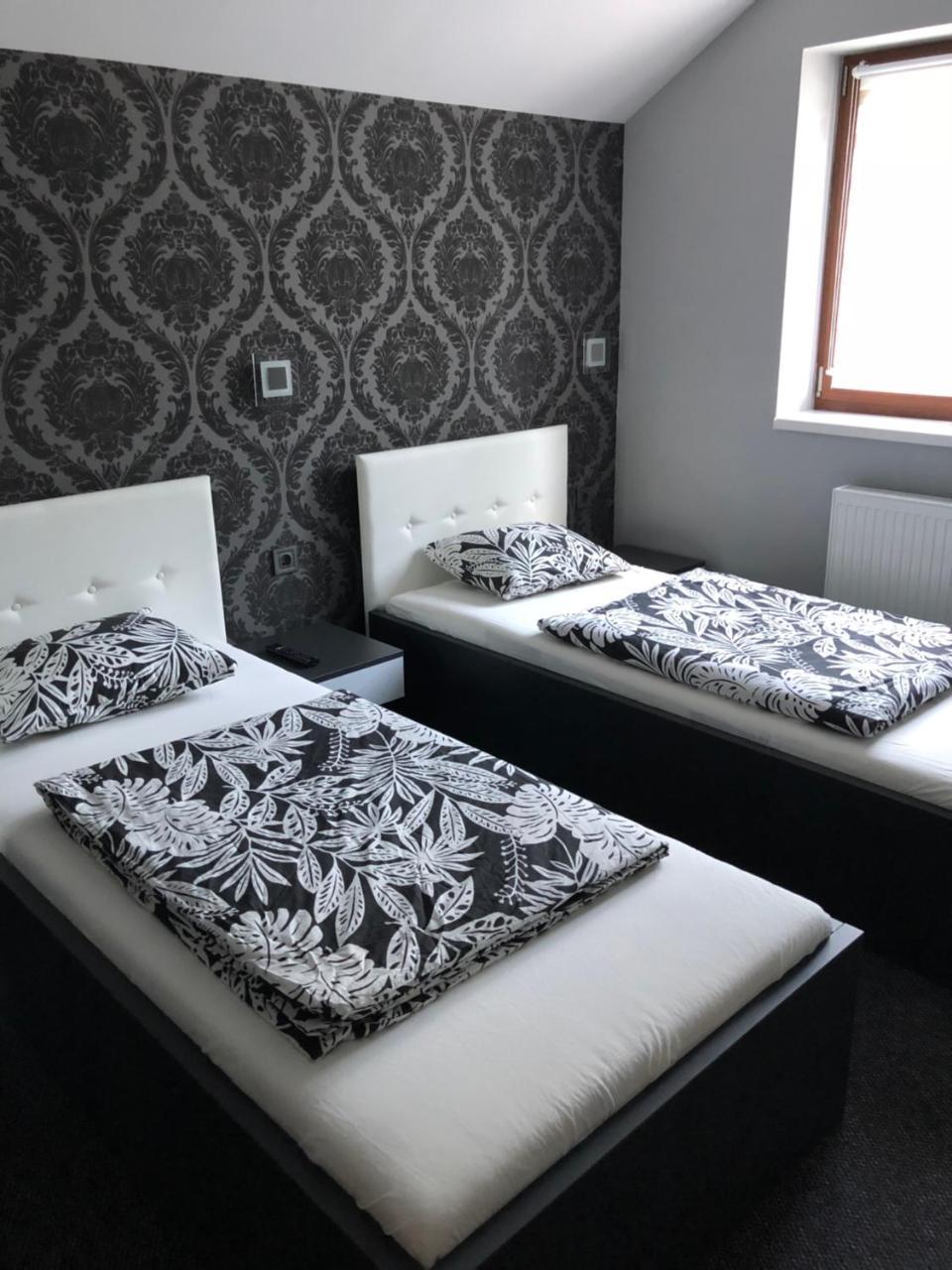 Tardosi Vendeghaz Hotel Miskolc Exterior photo